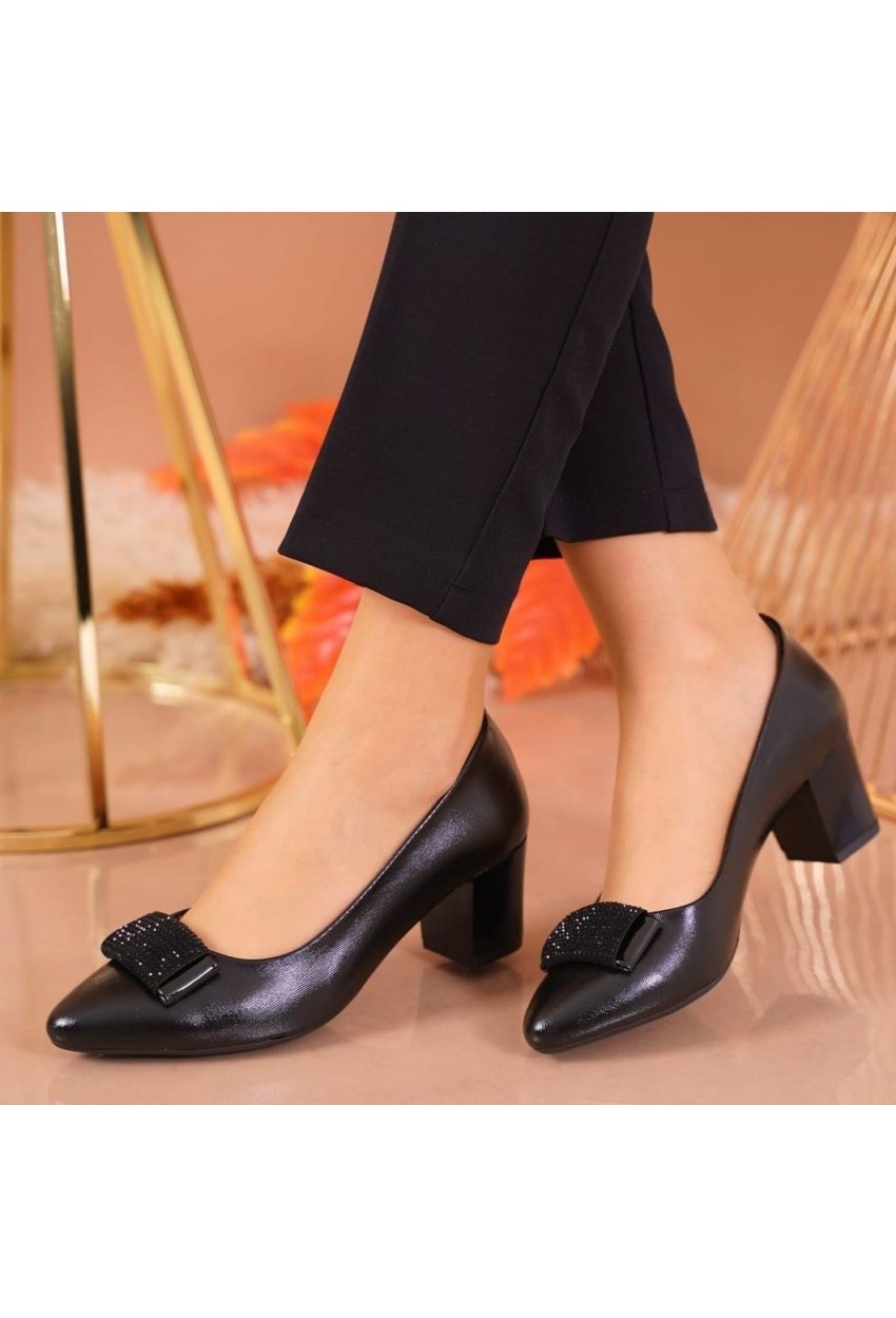 Kısa Topuklu Siyah Deri Tokalı Ayakkabı